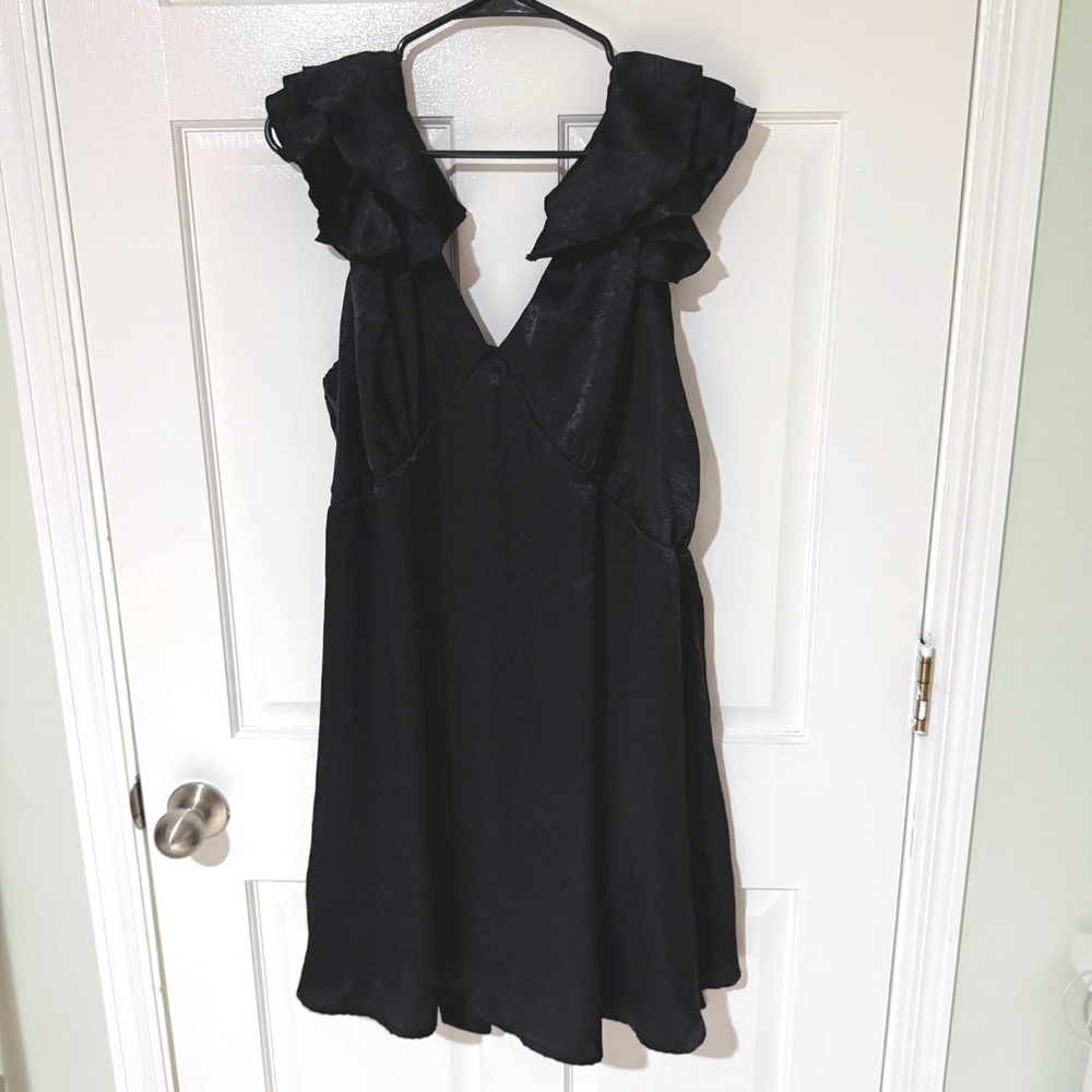 Arula Black Satin Ruffle Sleeve V-Neck Bow Back Mini Dress Size B DMDW1252APPL